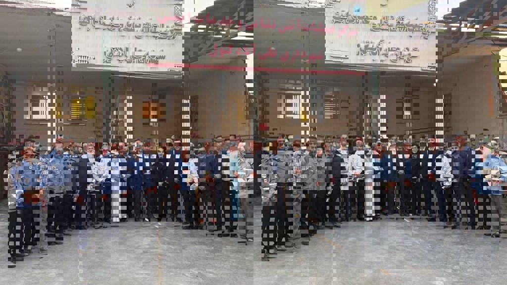 دکتر نوروزی نماینده مجلس به همراه فرماندار علی آباد کتول از آتس نشانان فداکار  شهرهای علی آباد کتول ، فاضل آباد ، مزرعه کتول و سنگدوین و همچنین دو آتش نشان سخت کوش روستاهای محمد آباد کتول وقره بلاغ تجلیل کردند